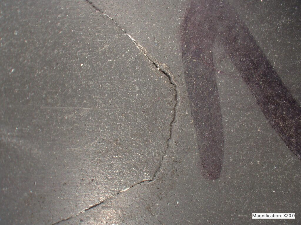 A 20x magnification image of a crack on a paper machine roll cover